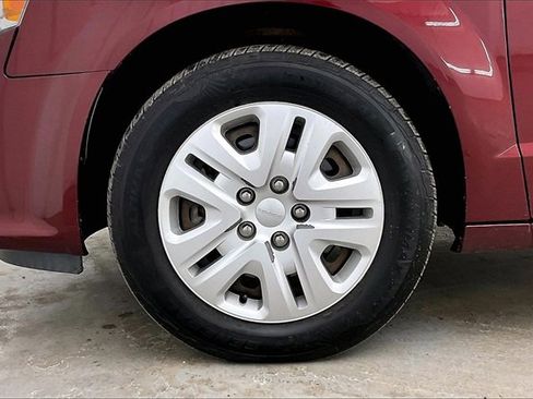 Used 2017 Dodge Grand Caravan SE image 10