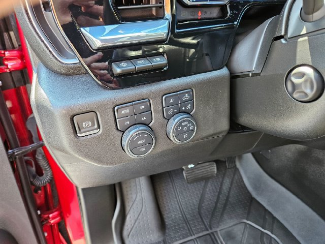Used 2024 Chevrolet Silverado 1500 High Country w/ High Country Premium Package AWD/4WD image 28