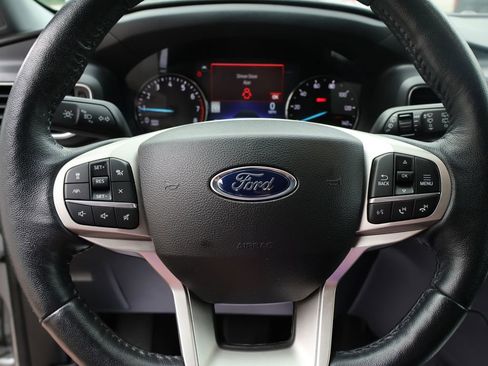 Used 2022 Ford Explorer XLT w/ Equipment Group 202A AWD/4WD image 25
