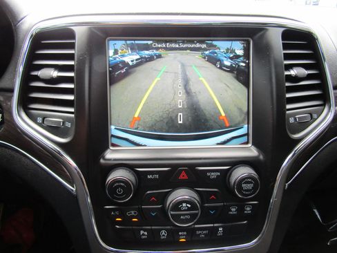 Used 2018 Jeep Grand Cherokee Overland AWD/4WD image 31