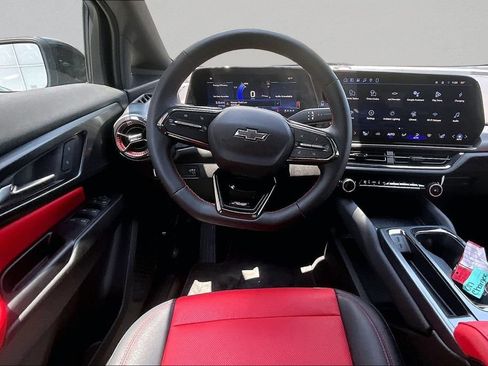 Used 2025 Chevrolet Equinox EV RS FWD image 9