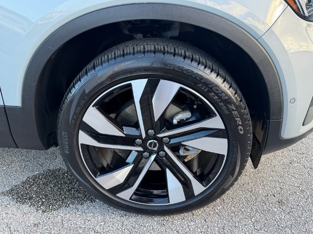 Certified 2025 Volvo XC40 B5 Ultra AWD/4WD image 20