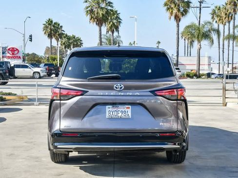 Used 2021 Toyota Sienna Platinum image 8