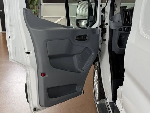 Used 2018 Ford Transit 250 130 Low Roof w/ Exterior Upgrade Package RWD image 12