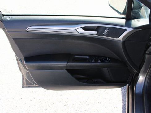 Used 2019 Ford Fusion SE image 11