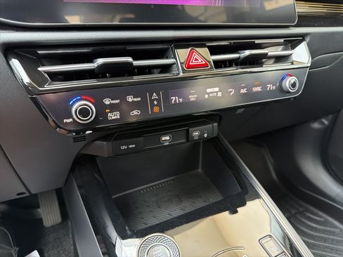 Used 2023 Kia Niro EX w/ EX Cold Weather Package FWD image 22