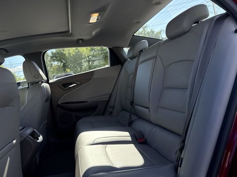 Used 2018 Chevrolet Malibu Premier w/ Premier Sun and Wheel Package FWD image 22