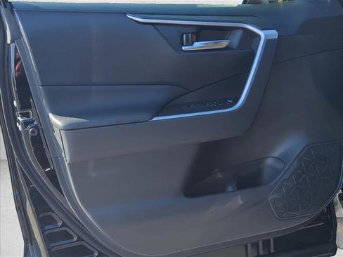 Used 2023 Toyota RAV4 SE image 18