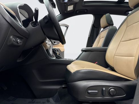 Used 2023 Chevrolet Equinox Premier image 11