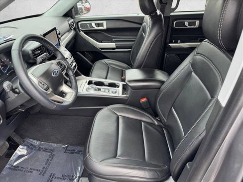Used 2023 Ford Explorer XLT w/ Equipment Group 202A AWD/4WD image 10