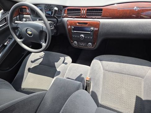 Used 2009 Chevrolet Impala LT FWD image 16