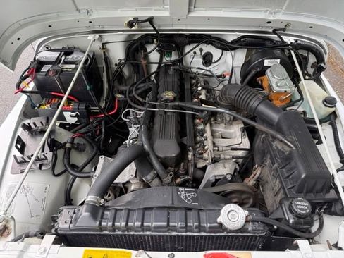 Used 1992 Jeep Wrangler Islander AWD/4WD image 35