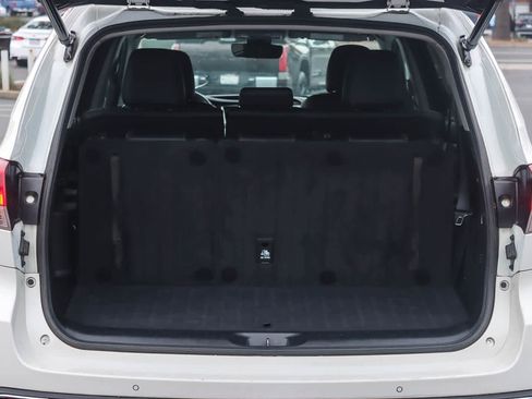 Used 2018 Toyota Highlander Limited image 26