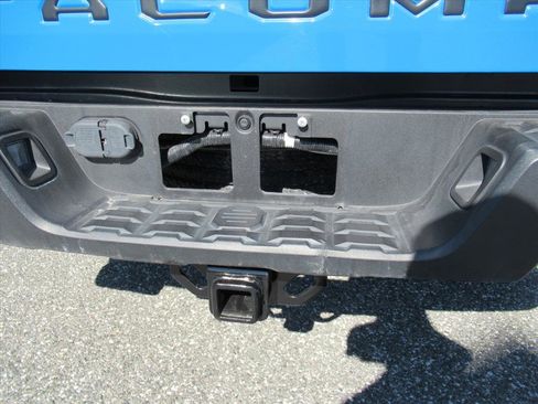 Used 2021 Toyota Tacoma TRD Sport image 8