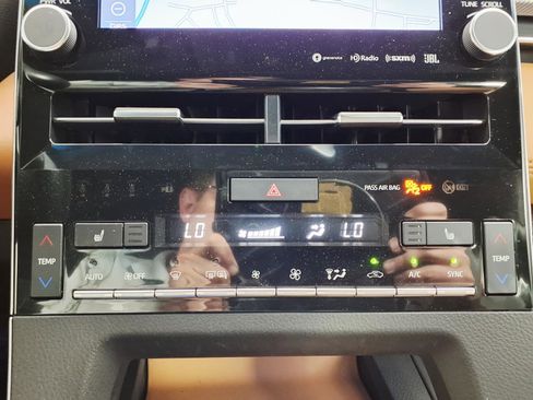 Used 2021 Toyota Avalon XSE w/ Carpet Mat Package (TMS) image 20