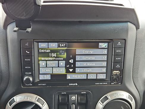 Used 2016 Jeep Wrangler Unlimited Rubicon w/ Connectivity Group AWD/4WD image 13