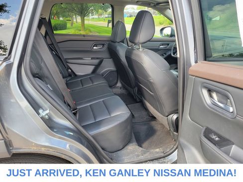 Certified 2023 Nissan Rogue SV w/ SV Premium B Package AWD/4WD image 19