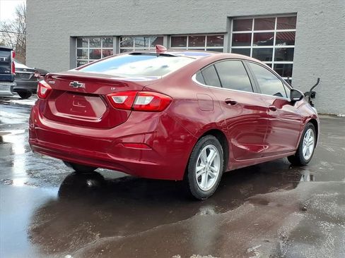 Used 2018 Chevrolet Cruze LT w/ Convenience Package FWD image 5
