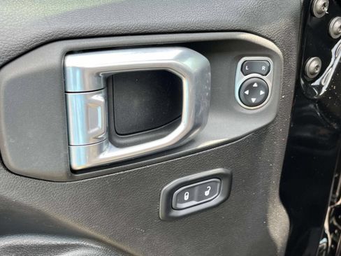 Used 2021 Jeep Gladiator Mojave AWD/4WD image 17