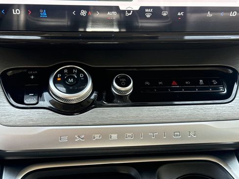Used 2025 Ford Expedition Platinum AWD/4WD image 24