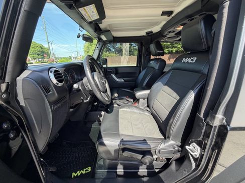 Used 2012 Jeep Wrangler Rubicon AWD/4WD image 4