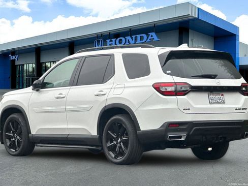 Certified 2025 Honda Pilot Black Edition image 10