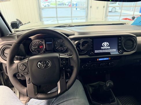 Used 2023 Toyota Tacoma TRD Off-Road w/ TRD Premium Off Road Package AWD/4WD image 31