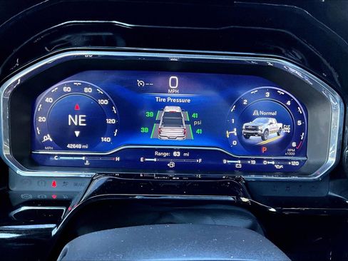 Used 2025 Chevrolet Silverado 1500 LT Trail Boss w/ Convenience Package II image 9