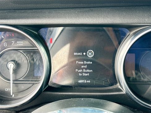 Used 2022 Jeep Wrangler Unlimited Sahara w/ Cold Weather Group image 13