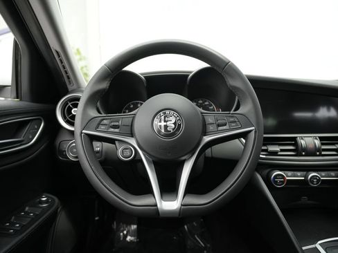 Used 2017 Alfa Romeo Giulia AWD image 46