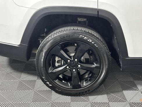 Used 2023 Jeep Grand Cherokee L Altitude image 15