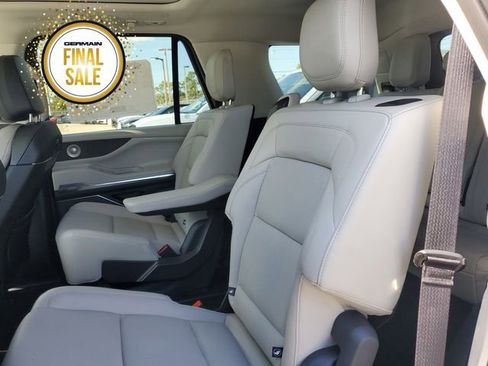 New 2025 Lincoln Navigator Reserve image 17