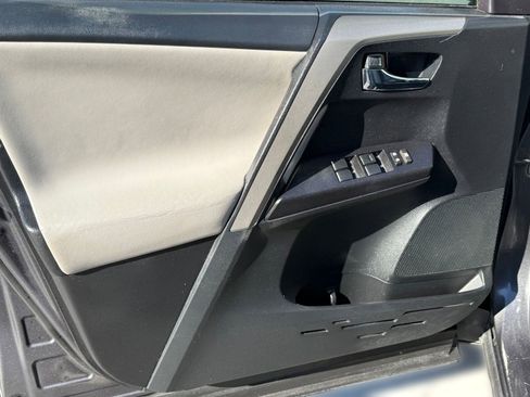 Used 2018 Toyota RAV4 XLE image 13