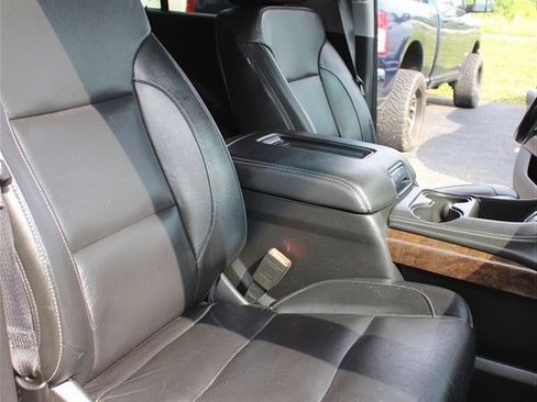 Used 2019 Chevrolet Suburban LT AWD/4WD image 20
