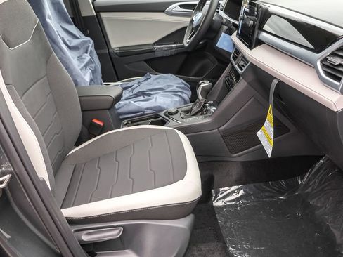New 2025 Volkswagen Taos SE image 41