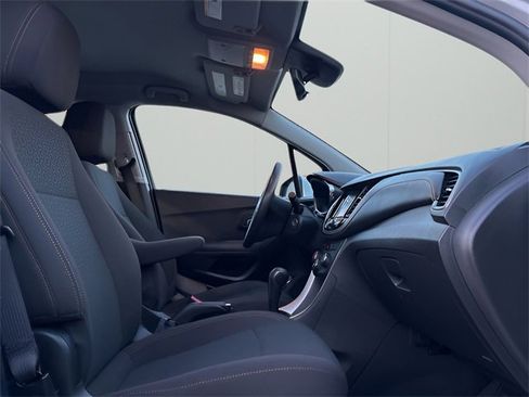 Used 2017 Chevrolet Trax LS image 13