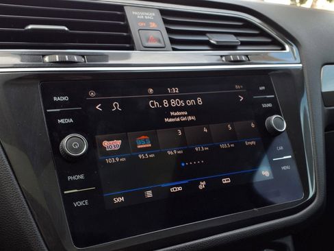 Used 2023 Volkswagen Tiguan SE w/ Panoramic Sunroof Package image 8