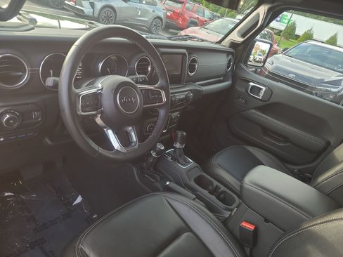 Used 2023 Jeep Wrangler Unlimited Sahara w/ Cold Weather Group AWD/4WD image 15