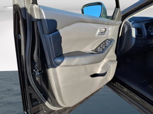 Used 2024 Nissan Rogue S image 25