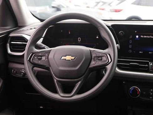 Used 2025 Chevrolet TrailBlazer LT AWD/4WD image 21