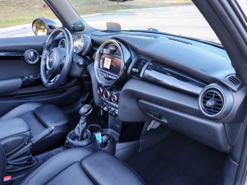 Used 2017 MINI Cooper S image 29