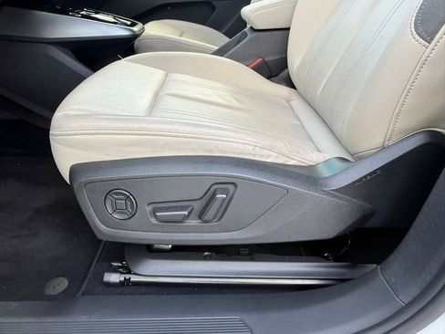 Used 2023 Audi Q4 e-tron Premium Plus image 17