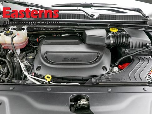 Used 2023 Chrysler Pacifica Touring-L FWD image 7