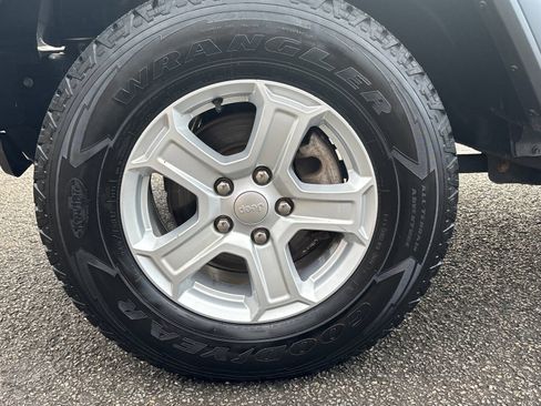 Used 2021 Jeep Wrangler Unlimited Sport image 27