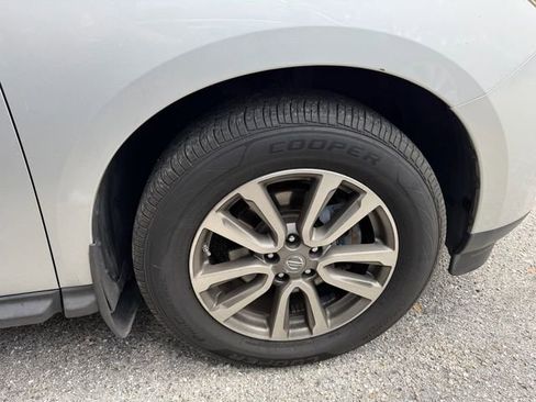 Used 2015 Nissan Pathfinder SV FWD image 11