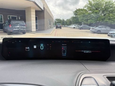 Used 2025 Ford Expedition Platinum image 14