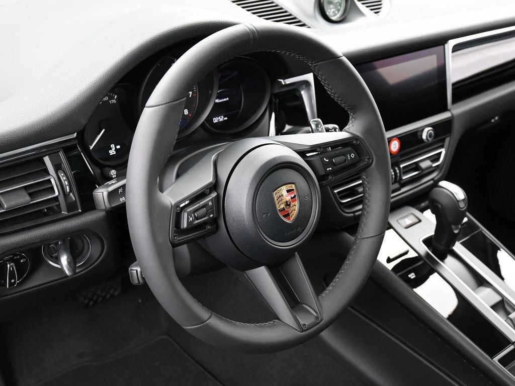 Certified 2026 Porsche Macan AWD/4WD image 16