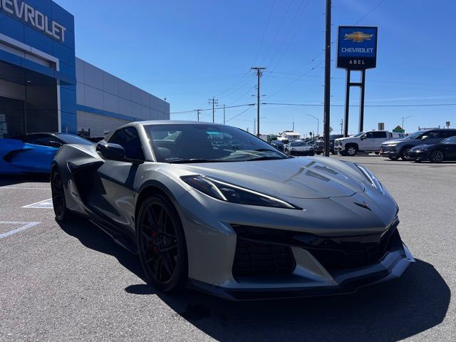 Used 2024 Chevrolet Corvette Z06 RWD image 3