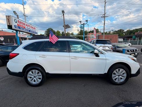 Used 2019 Subaru Outback 2.5i Premium AWD/4WD image 2