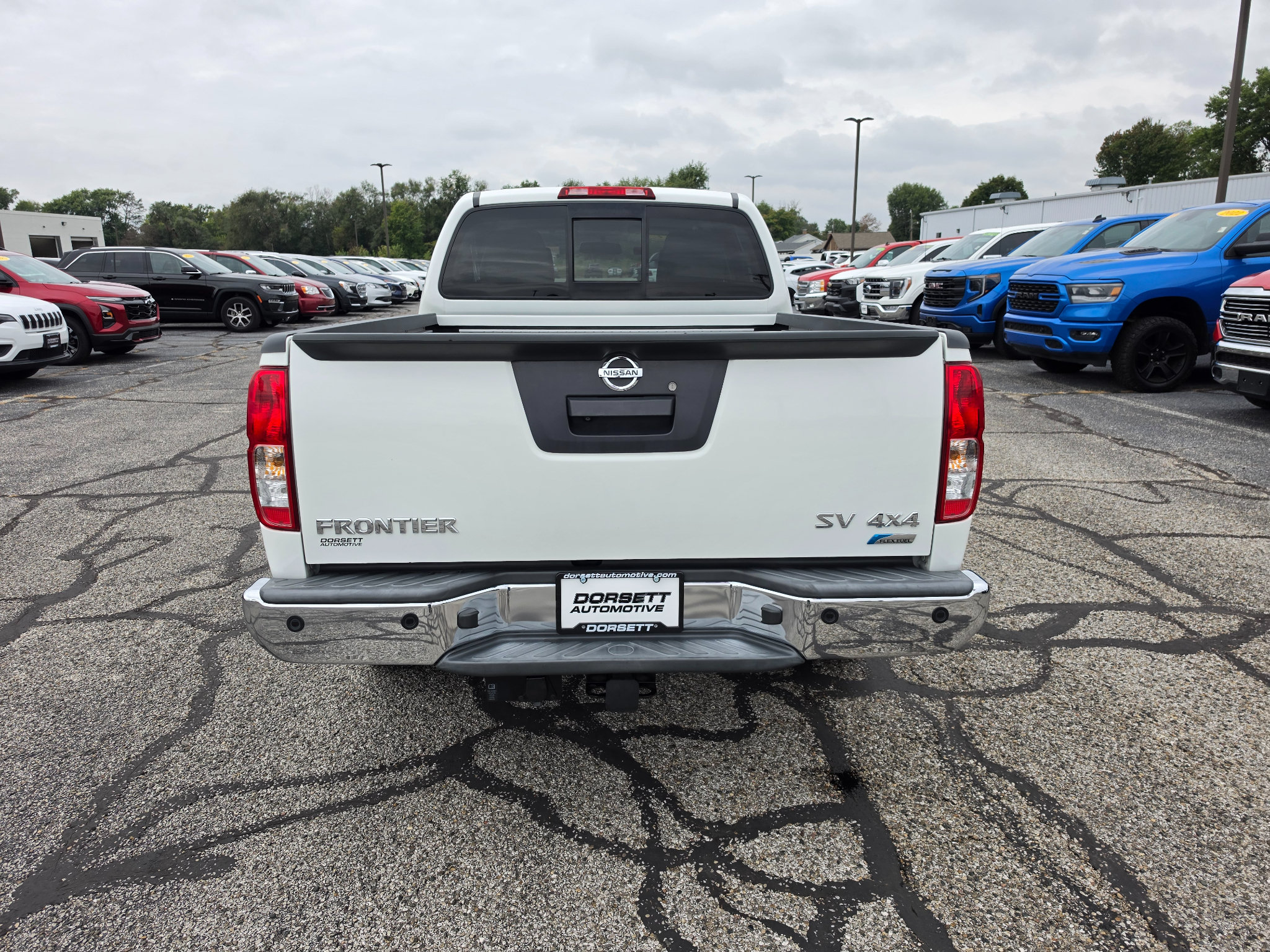 Used 2017 Nissan Frontier SV w/ SV Value Truck Package AWD/4WD image 7